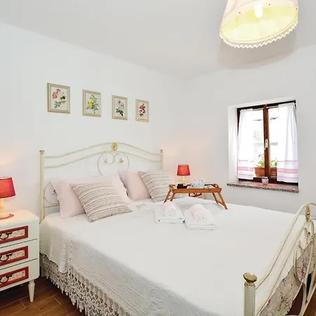 Beautiful In Smarje With Kitchen Feriehus Merisce