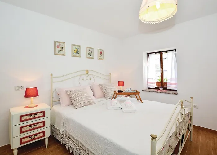 Beautiful In Smarje With Kitchen Сasa de vacaciones Merisce