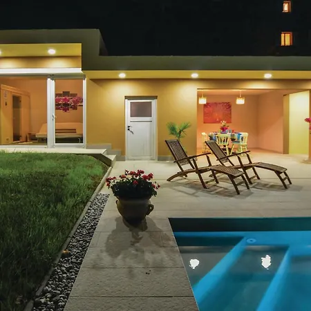 Počitniška hiša Beautiful In Smarje With Kitchen *